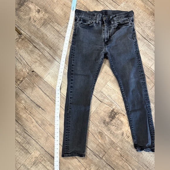 Women's LEVI Waterless Distressed washed Women's Black Denim Jean - Picture 4 of 8